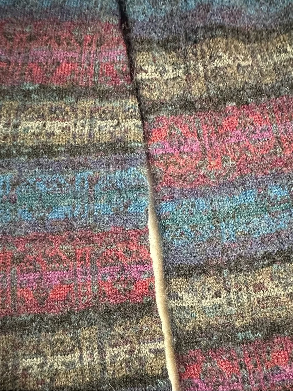 Vintage Boston Traders scarf 100% Wool Fringe Unisex Southwestern 56”x 7”